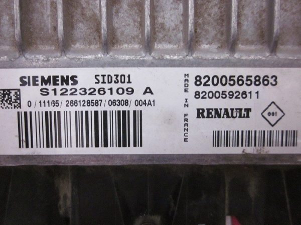 ECU SIEMENS RENAULT S122326109 A / 8200565863