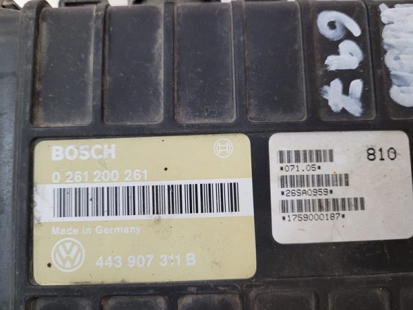 ECU BOSCH VW VAG 0261200261 / 443907311B